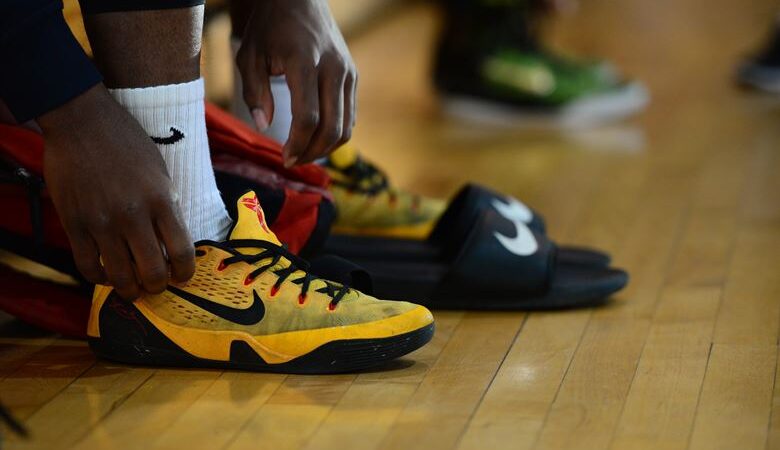 Should Basketball Shoes Be TIGHT? Tested & Answered! (2020)